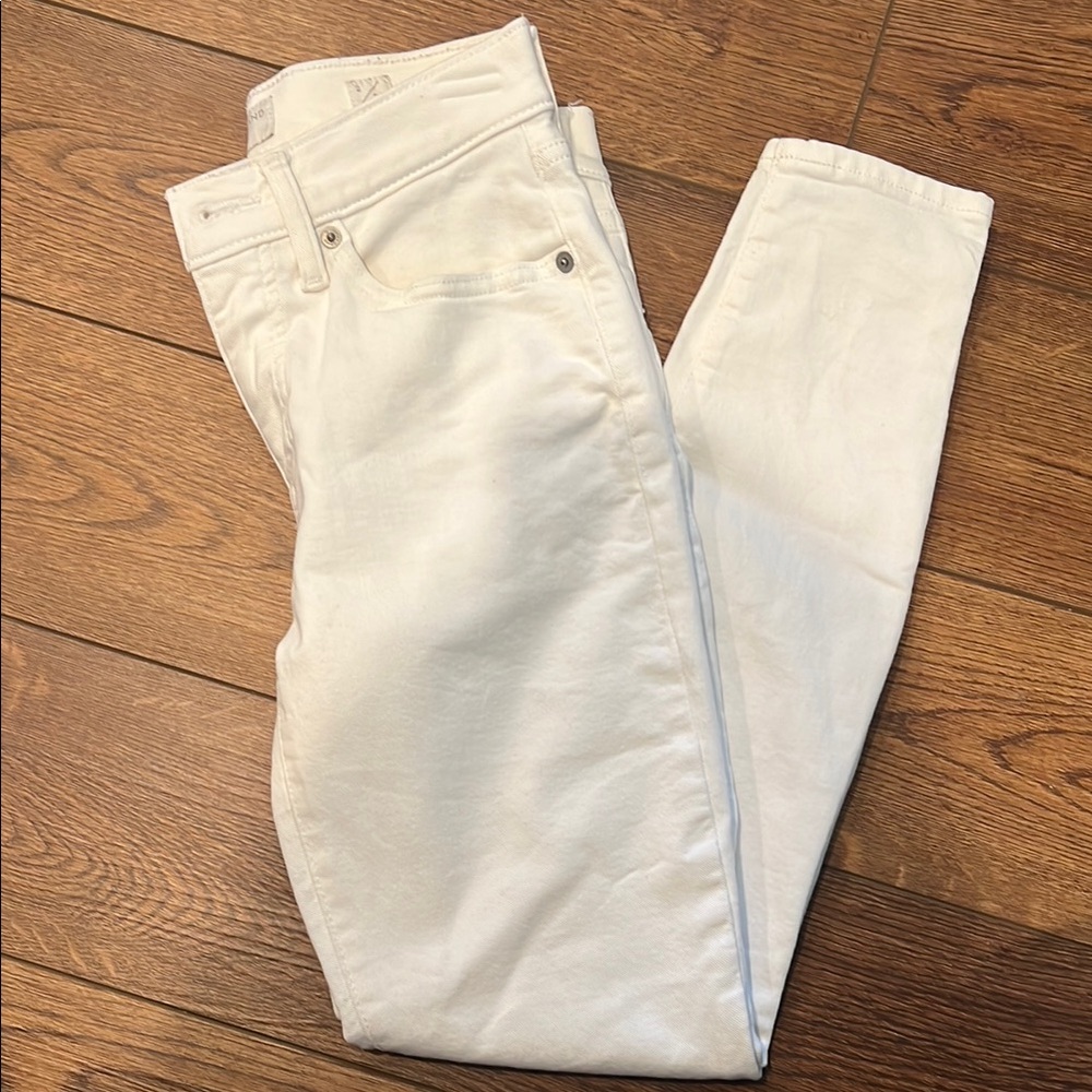 EUC Lucky Brand white skinny jeans